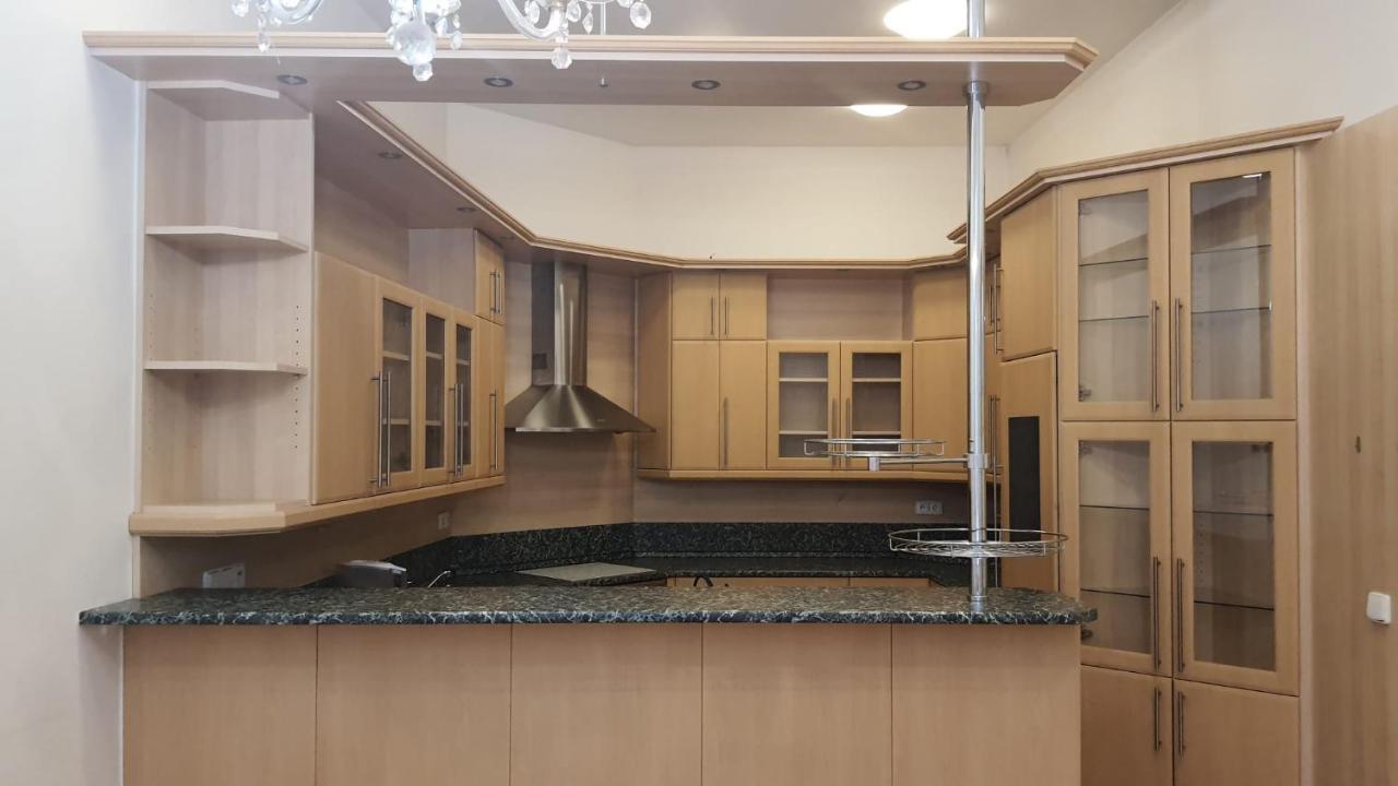 Private Room In Shared Luxurious Palace Like Apartment With 2 Bathrooms Including Whirlpool And Virtual Reality Прага Экстерьер фото
