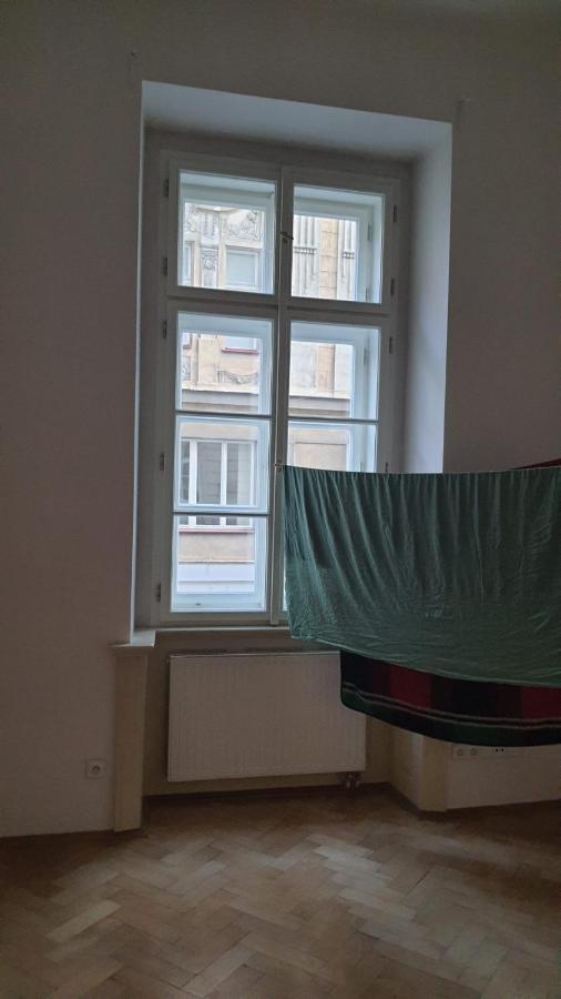Private Room In Shared Luxurious Palace Like Apartment With 2 Bathrooms Including Whirlpool And Virtual Reality Прага Экстерьер фото