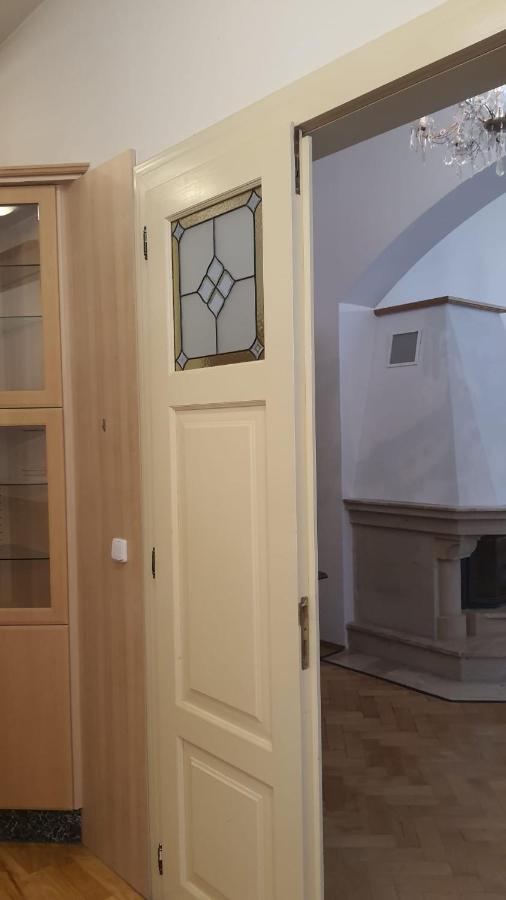Private Room In Shared Luxurious Palace Like Apartment With 2 Bathrooms Including Whirlpool And Virtual Reality Прага Экстерьер фото