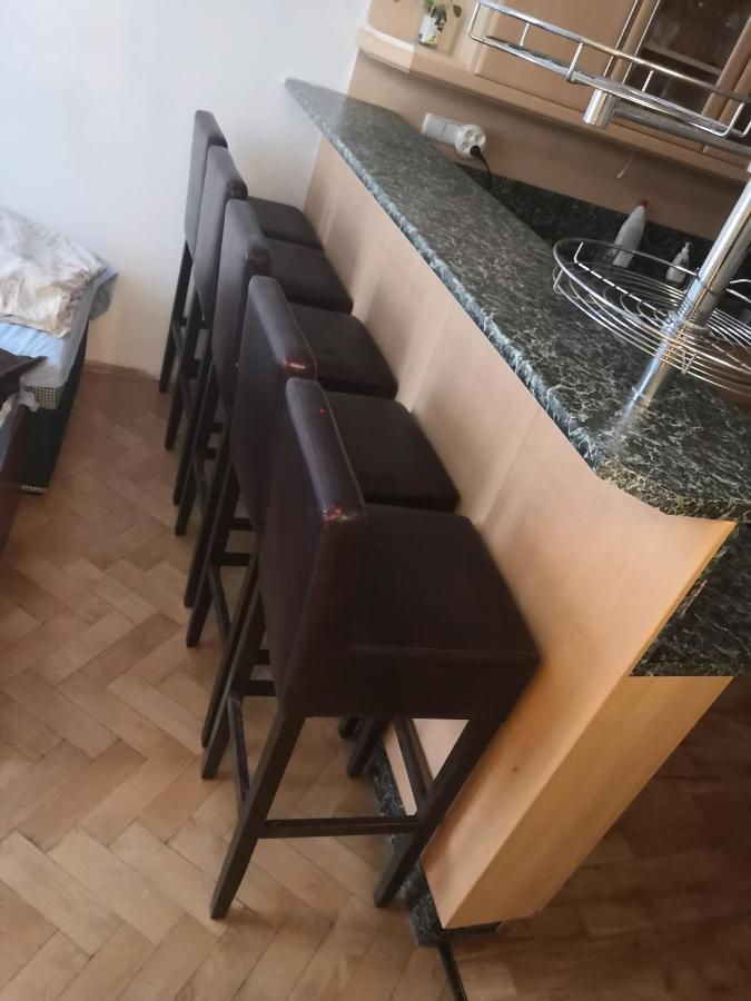 Private Room In Shared Luxurious Palace Like Apartment With 2 Bathrooms Including Whirlpool And Virtual Reality Прага Экстерьер фото