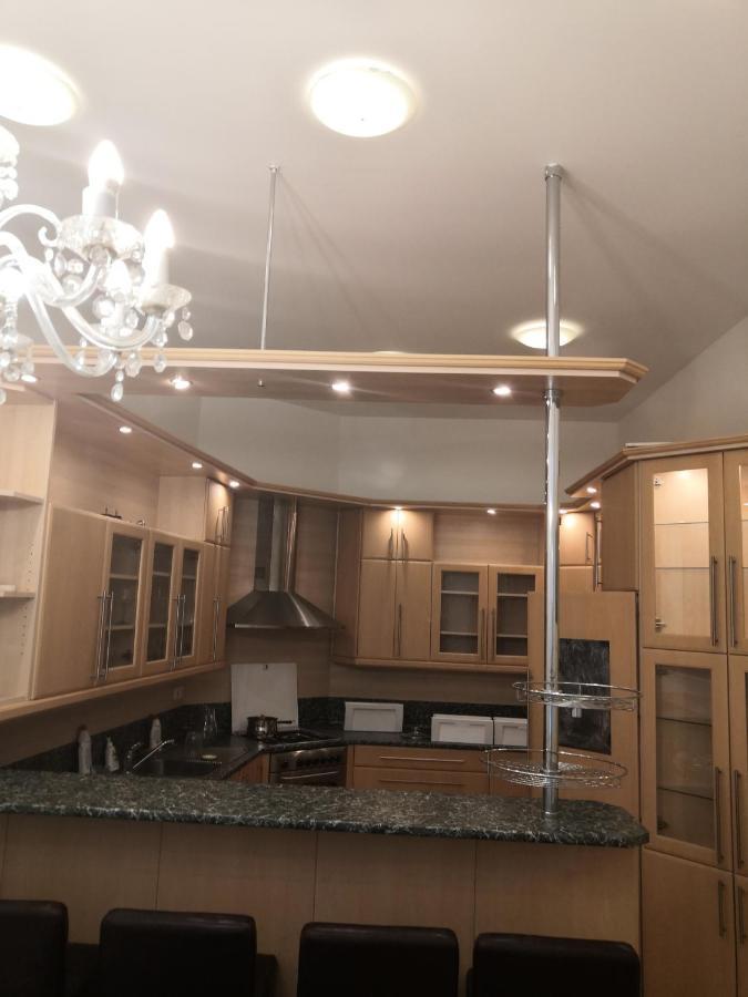 Private Room In Shared Luxurious Palace Like Apartment With 2 Bathrooms Including Whirlpool And Virtual Reality Прага Экстерьер фото