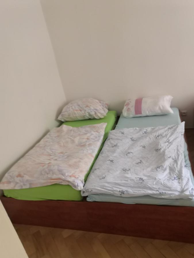 Private Room In Shared Luxurious Palace Like Apartment With 2 Bathrooms Including Whirlpool And Virtual Reality Прага Экстерьер фото