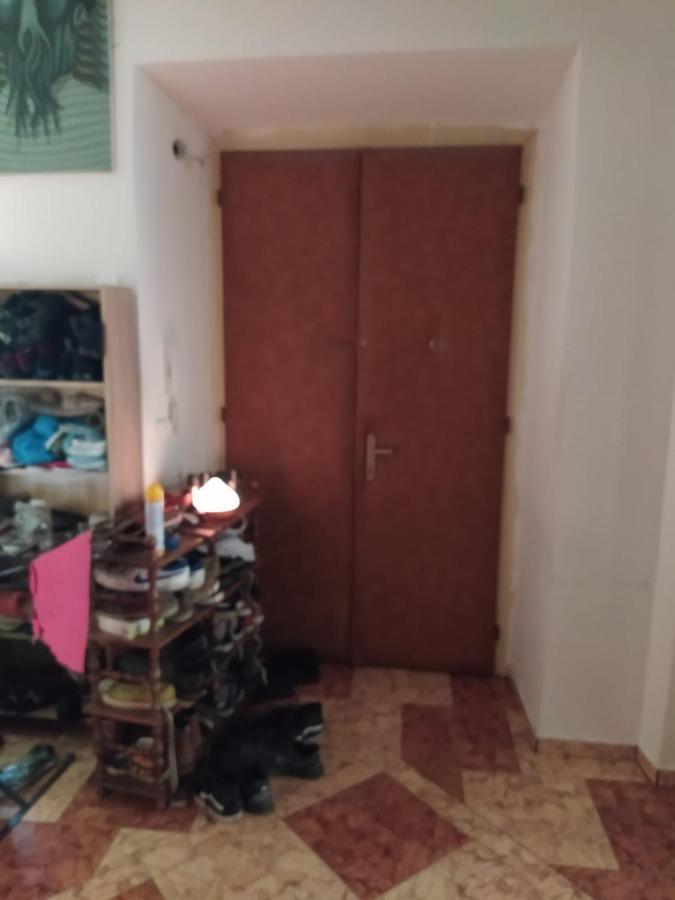 Private Room In Shared Luxurious Palace Like Apartment With 2 Bathrooms Including Whirlpool And Virtual Reality Прага Экстерьер фото