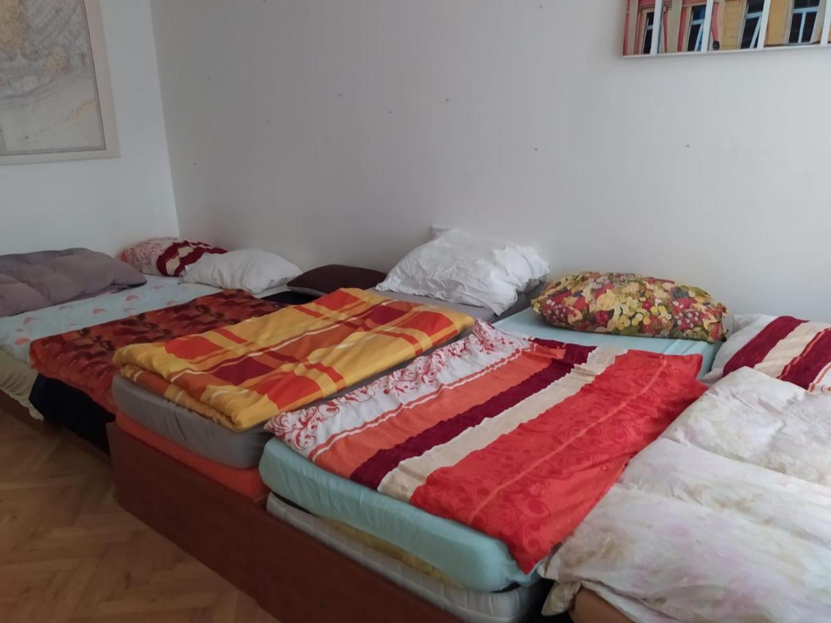 Private Room In Shared Luxurious Palace Like Apartment With 2 Bathrooms Including Whirlpool And Virtual Reality Прага Экстерьер фото