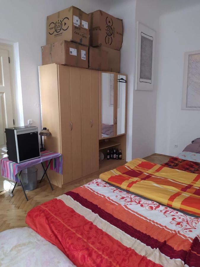 Private Room In Shared Luxurious Palace Like Apartment With 2 Bathrooms Including Whirlpool And Virtual Reality Прага Экстерьер фото