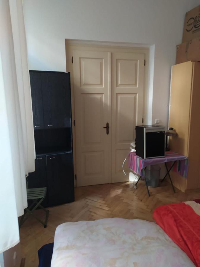 Private Room In Shared Luxurious Palace Like Apartment With 2 Bathrooms Including Whirlpool And Virtual Reality Прага Экстерьер фото